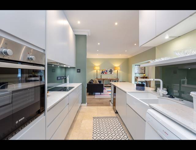 2 BEDROOM APARTMENT TO LET IN SEA POINT